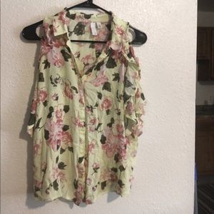 Beautiful, floral button up tank.